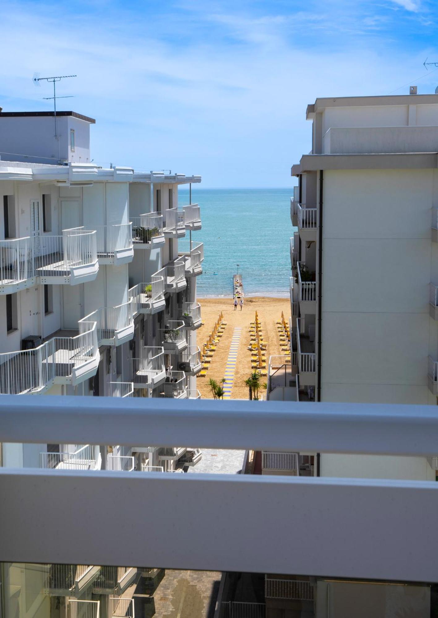 Hotel Laurin Lido di Jesolo Exterior foto